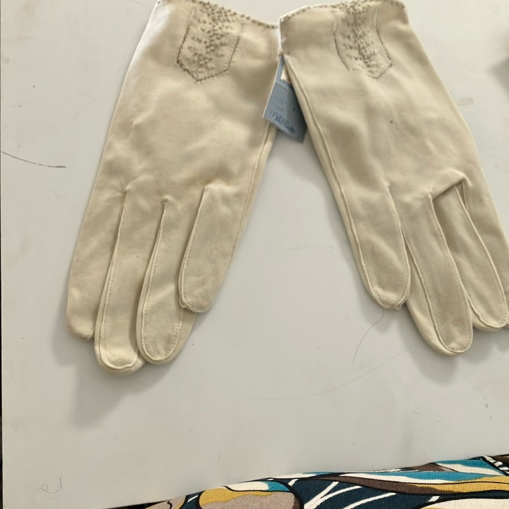 FINAL MARKDOWN Brand new dead stock vintage van raalte embellished gloves 7